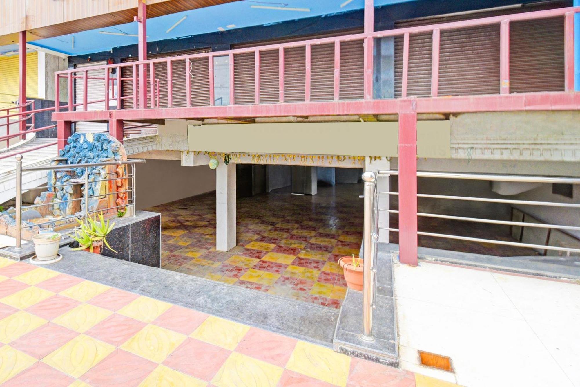 Super Townhouse Mancherial Mancheral Экстерьер фото